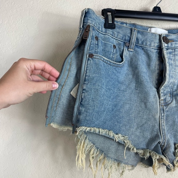 One Teaspoon Side Zipper Outlaw Denim Cutoff Shorts Raw Hem Blue Size 28 - Picture 3 of 12